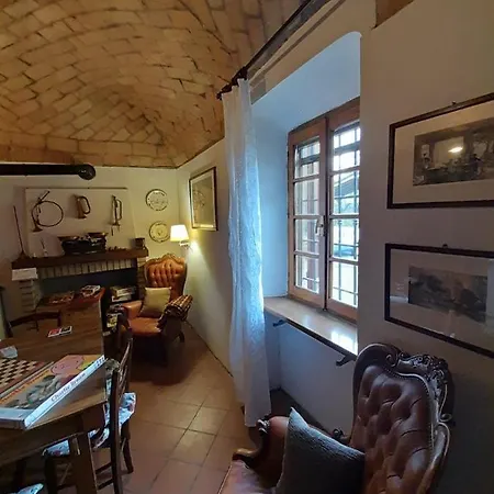منزل ريفي Torre Colombaia